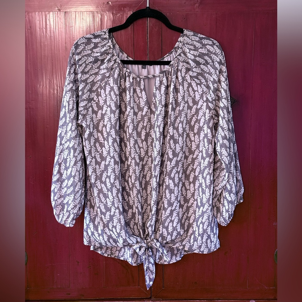 West Kei Blouse Sage Green & Beige w/ Leaf Motif Balloon Sleeves Tie Front EUC